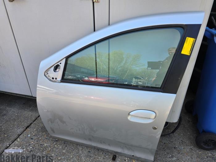 Portière 4portes avant gauche d'un Dacia Logan, Dacia, -, -, 3 mois de garantie