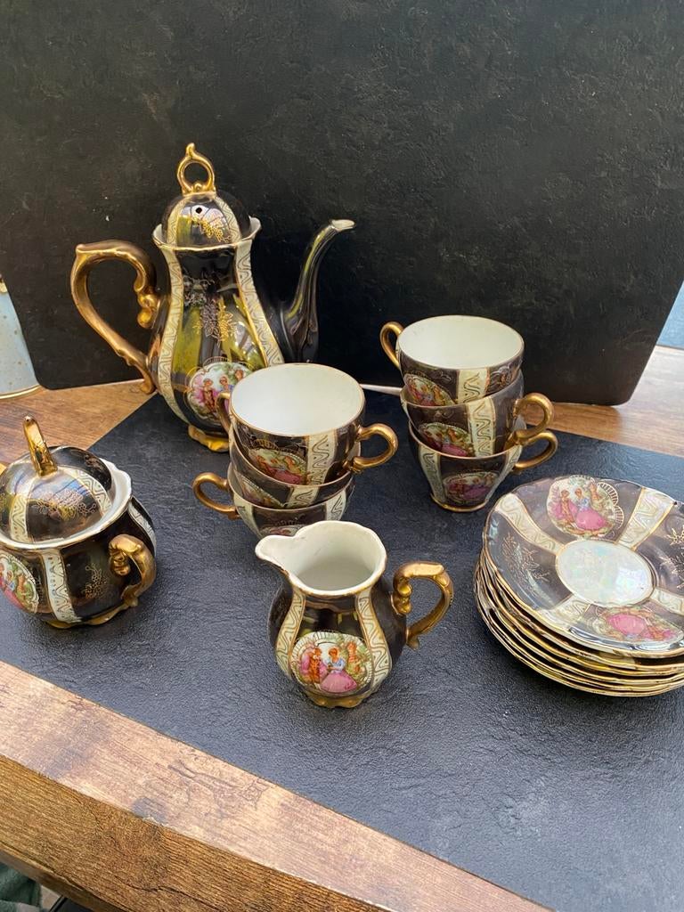 Service a café ancien en porcelaine complet, Enlèvement
