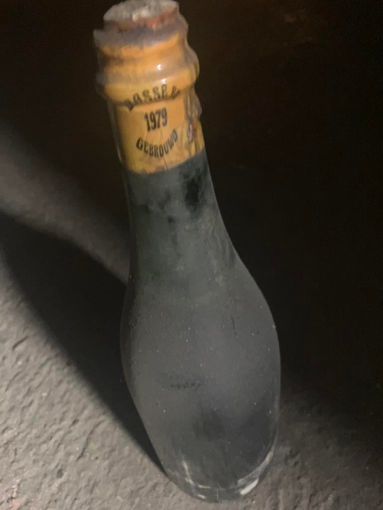 Vin blanc de 46 ans date 1979, Enlèvement ou Envoi