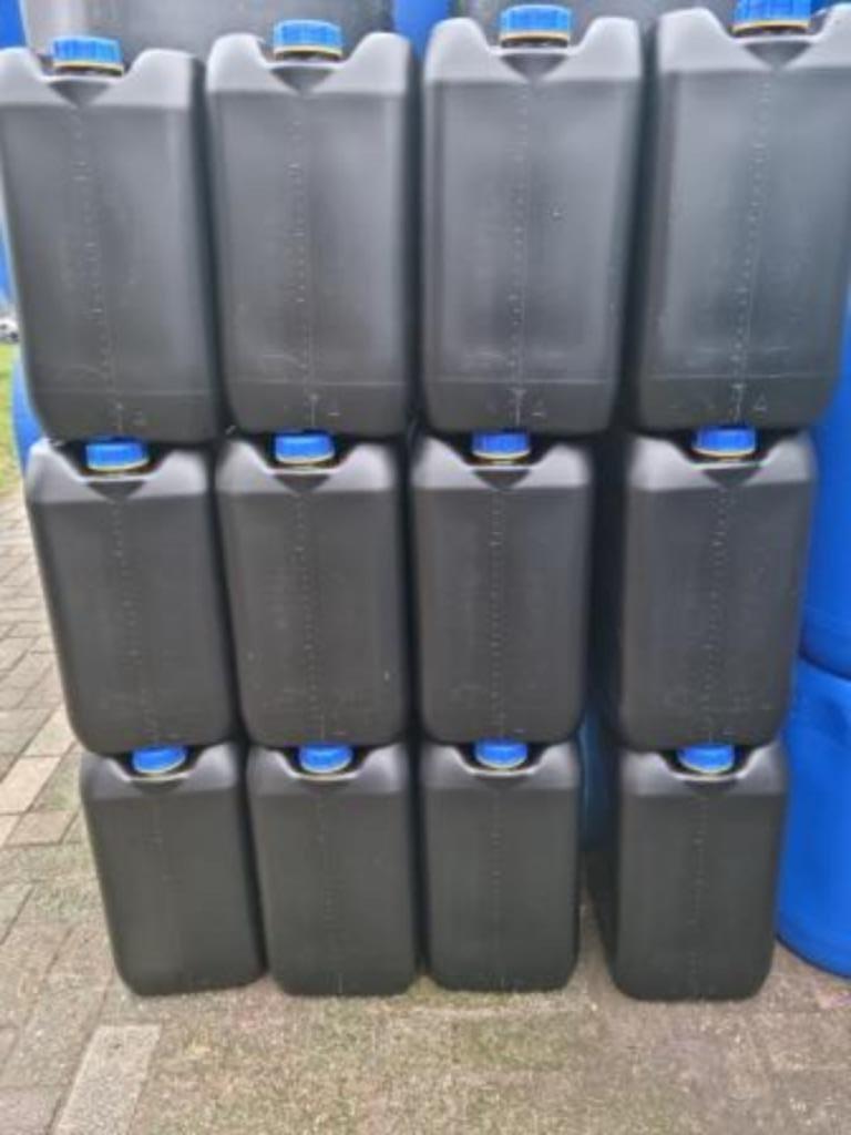 Nouveaux bidons noirs de 25 L (Tonnes, Fûts), Moins de 75 litres, Enlèvement, Neuf, Synthétique