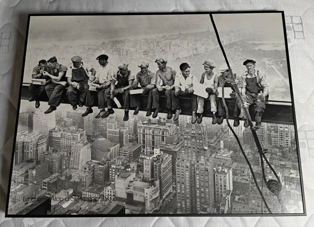 Ingelijste foto (Lunch atop a skyscraper) kader 80cm x 60cm, Huis en Inrichting, Ophalen