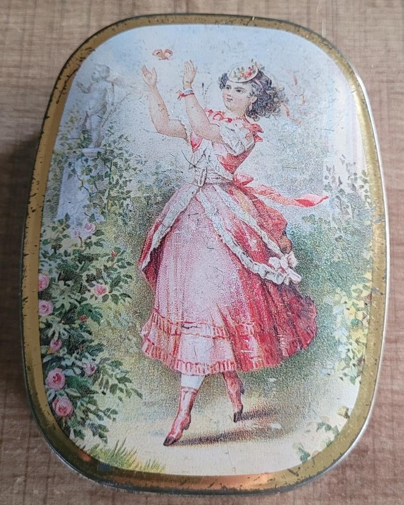 Blikken doosje: Madame Tussaud's Victoriana collection, Collections, Boîte en métal, Enlèvement ou Envoi, Utilisé, Autre, Autres marques