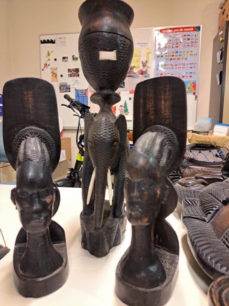 AFRIKAANSE KUNST EN ANDERE, Ophalen