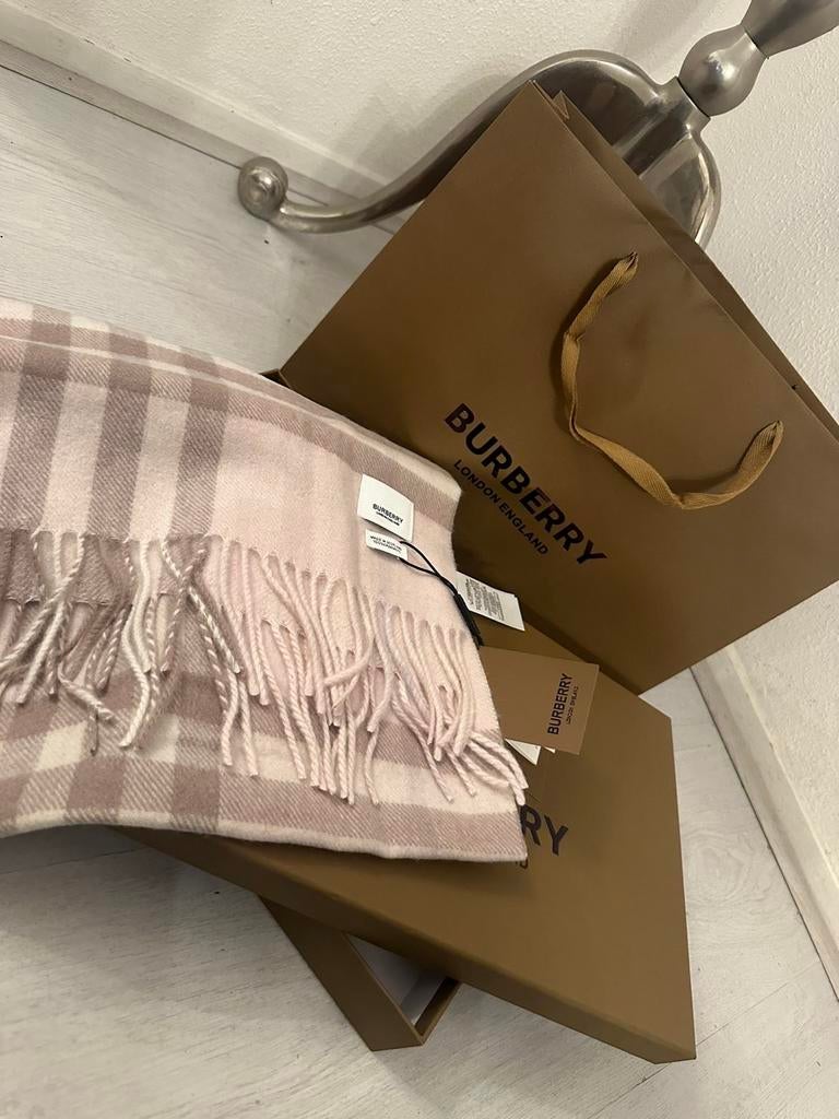 Burberry sjaal, Ophalen of Verzenden, Nieuw, Maat 42/44 (L), Sjaal