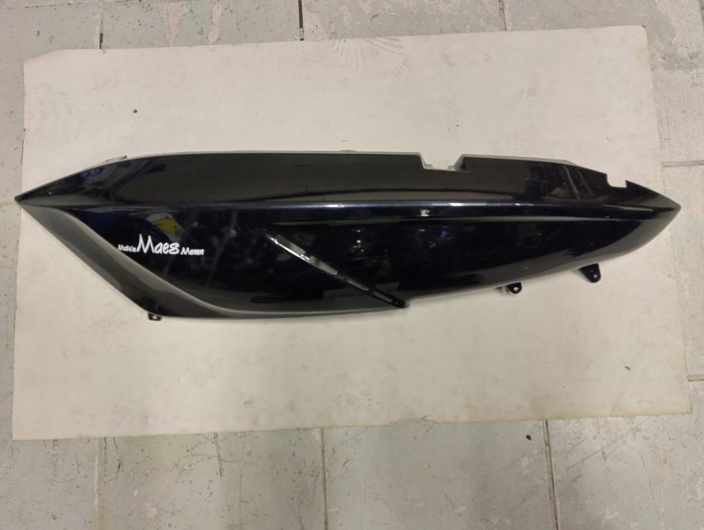 gilera gp 800 van '07-'11 linker zijflank, Enlèvement ou Envoi, Utilisé