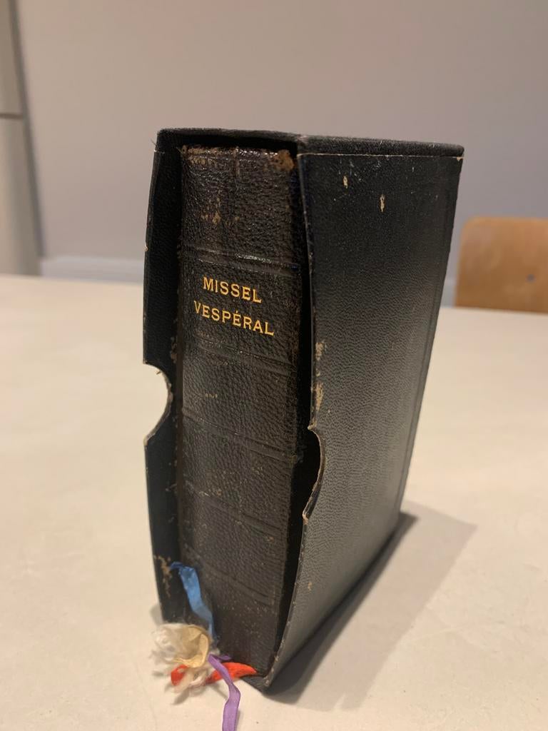 Antiek verzamel boek Missel Vespéral Romain 1923, Ophalen of Verzenden