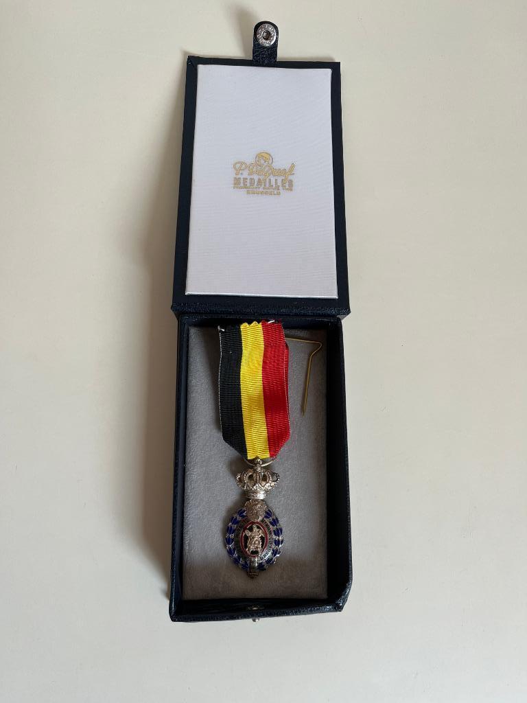 Médaille belge dans sa boîte assortie, Envoi