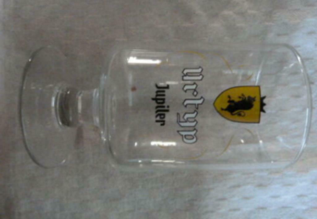 #K bier glas JUPILER URTYP " laag model op voet ", Enlèvement ou Envoi, Neuf, Verre à bière