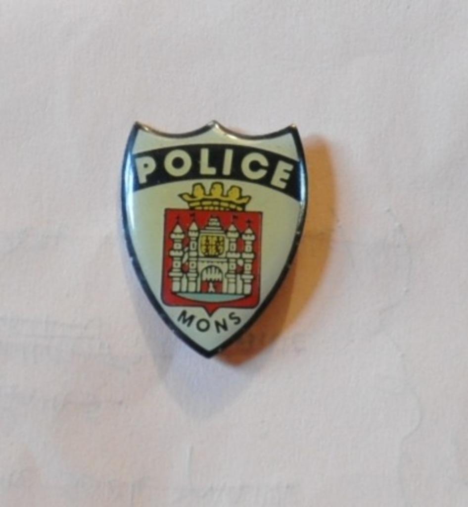 pin's police mons, Collections, Broches, Pins & Badges, Enlèvement ou Envoi, Comme neuf, Autres sujets/thèmes, Insigne ou Pin's