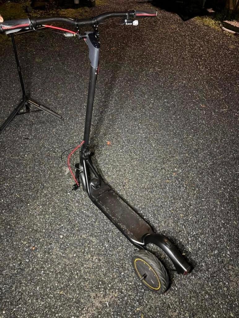 Ninebot F2 Pro personnalisé, Vélos & Vélomoteurs, Trottinettes, Enlèvement, Comme neuf