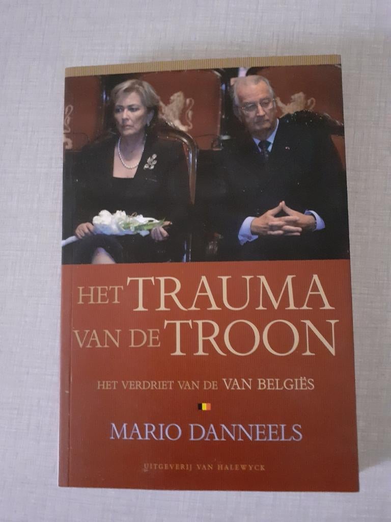 Le traumatisme du trône. État neuf., Enlèvement ou Envoi, Comme neuf, Magazine ou livre