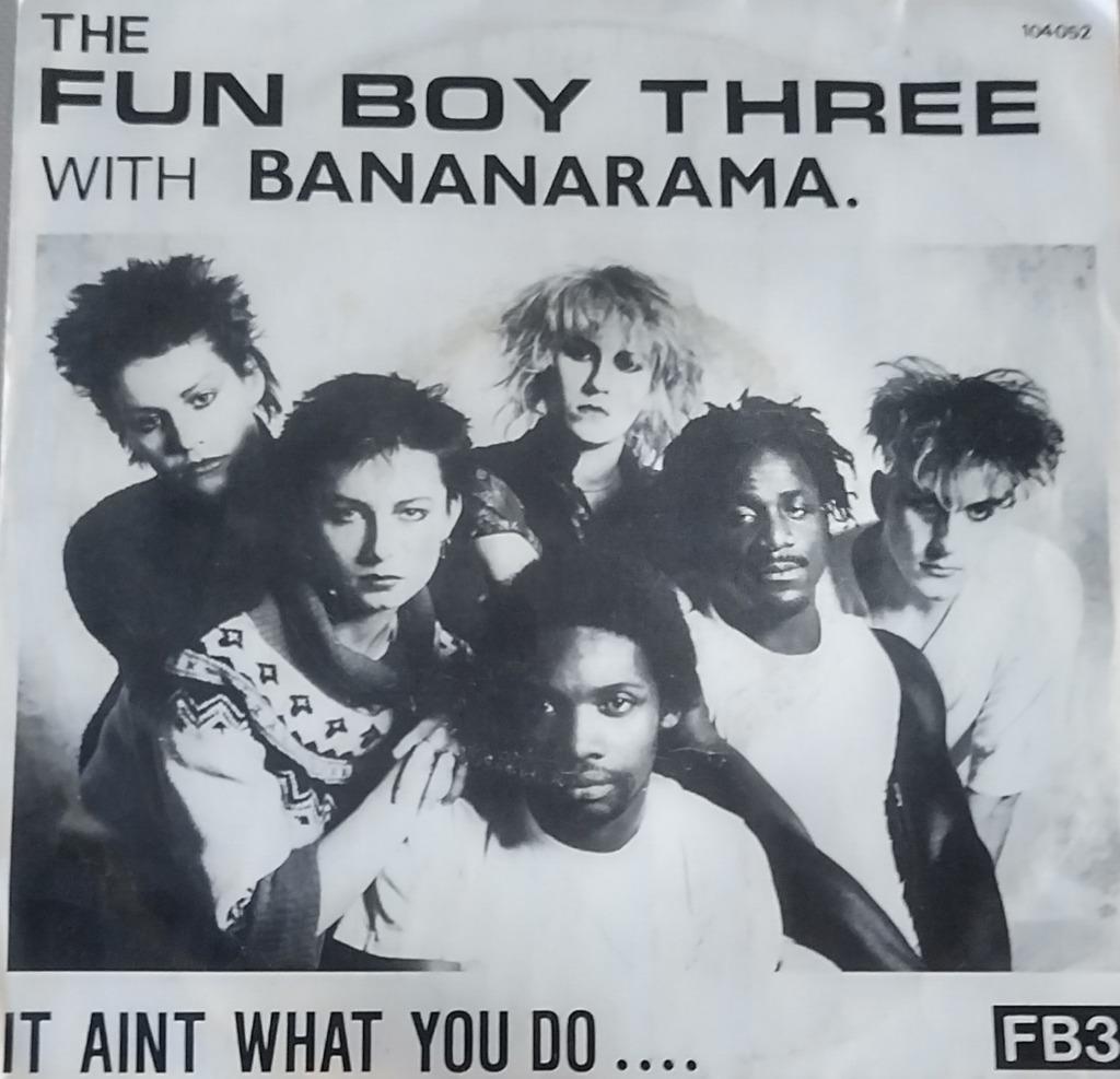 The Fun Boy Three with Bananarama-It aint what you do..., CD & DVD, Vinyles Singles, Comme neuf, Single, Pop, 7 pouces, Envoi
