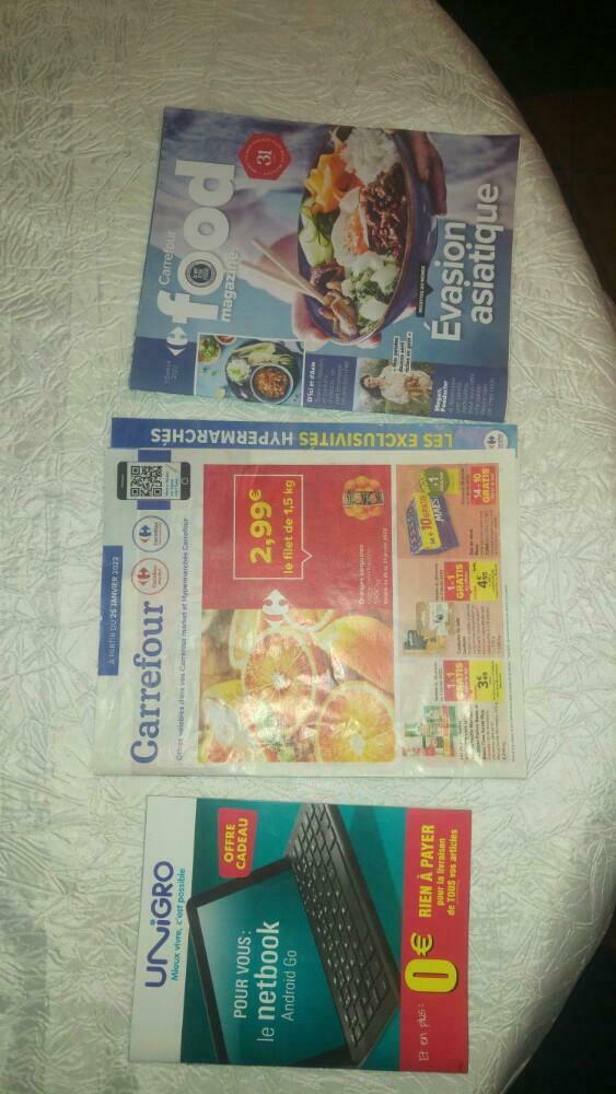 Vintage revue reilure pub carrefour food unigro janvier 202, Ophalen of Verzenden, 1980 tot heden, Knipsel(s)