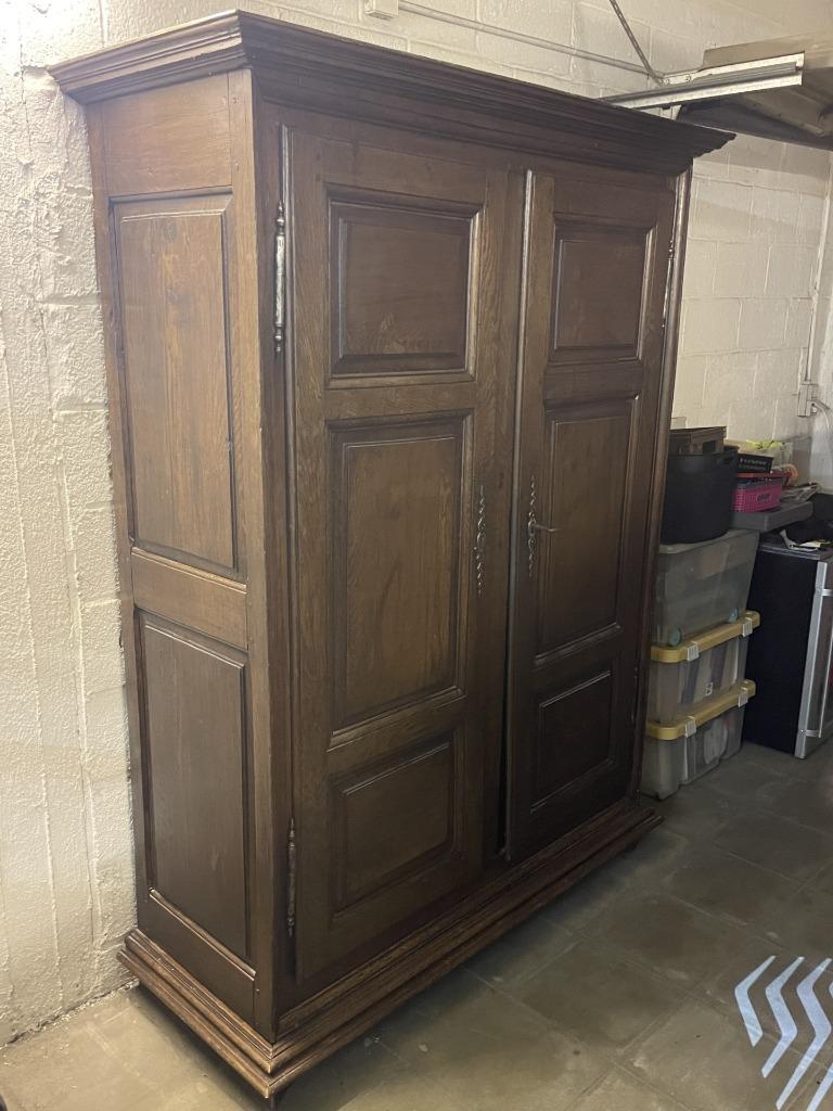 Armoire en chêne massif, Enlèvement