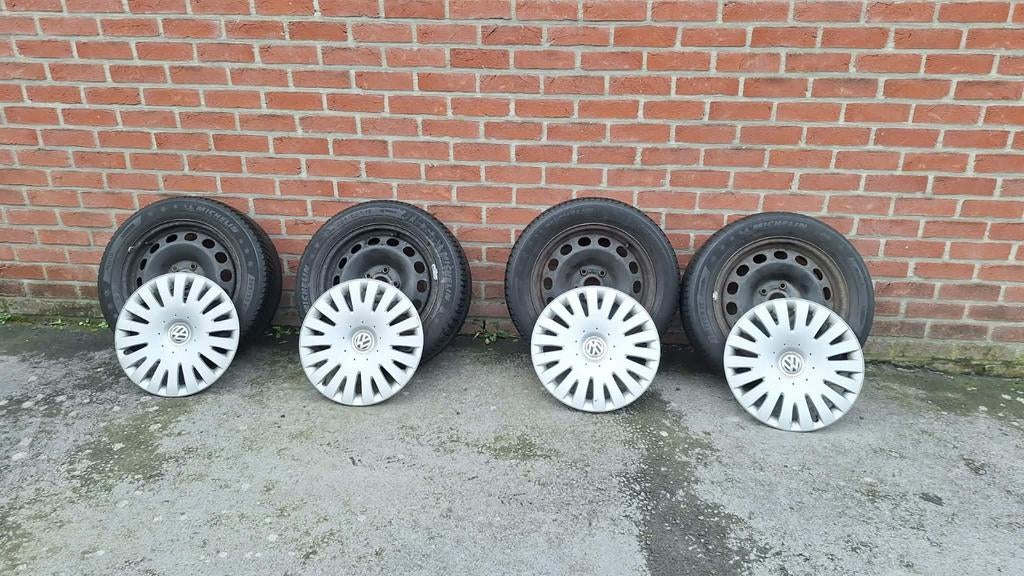 Jantes vw avec pneus 4 saisons, Autos : Divers, Enjoliveurs