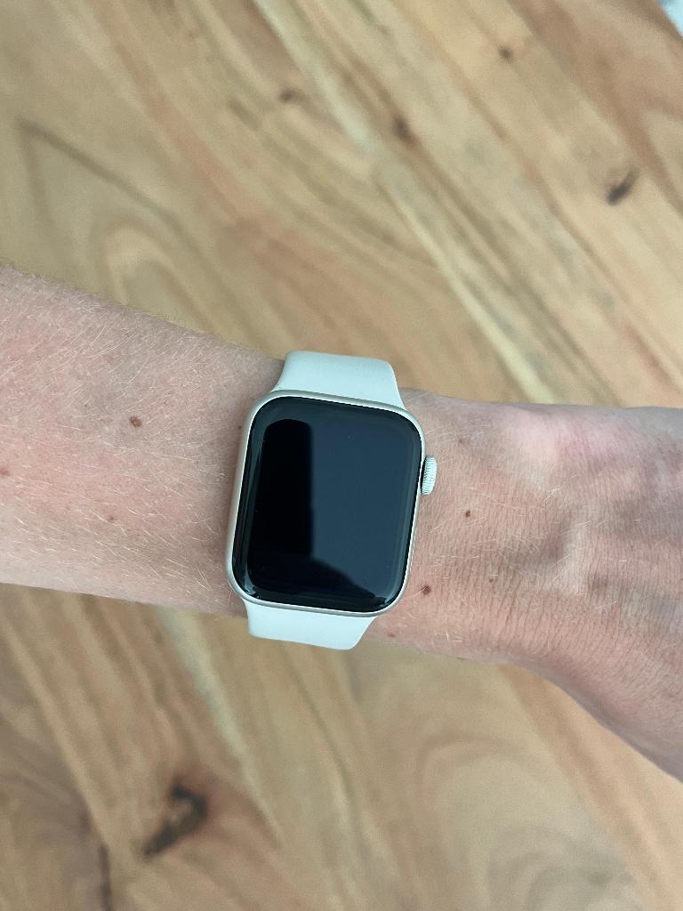 Apple Watch SE 40 mm (2022), Handtassen en Accessoires, Smartwatches, Ophalen, Apple Watch, Zo goed als nieuw, Waterdicht