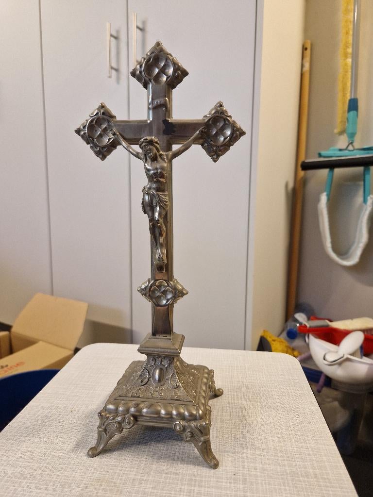 Crucifix ancien, Enlèvement ou Envoi