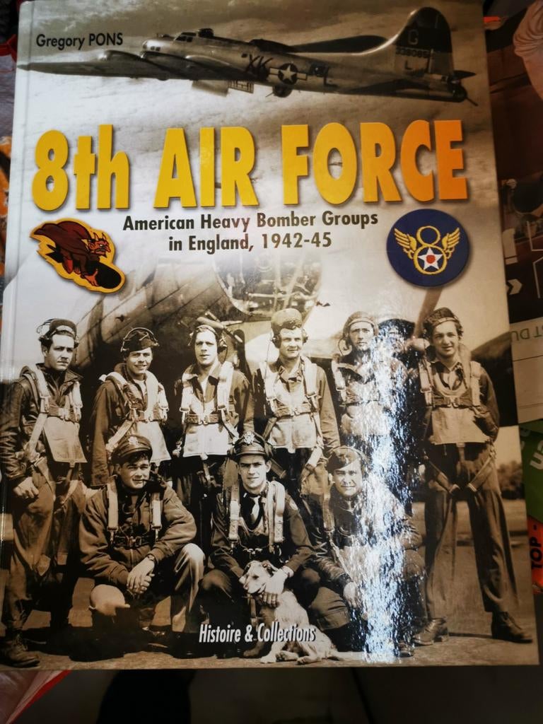 8th air force american bomber groups in England 1942 - 45, Ophalen of Verzenden, Zo goed als nieuw, Boek of Tijdschrift