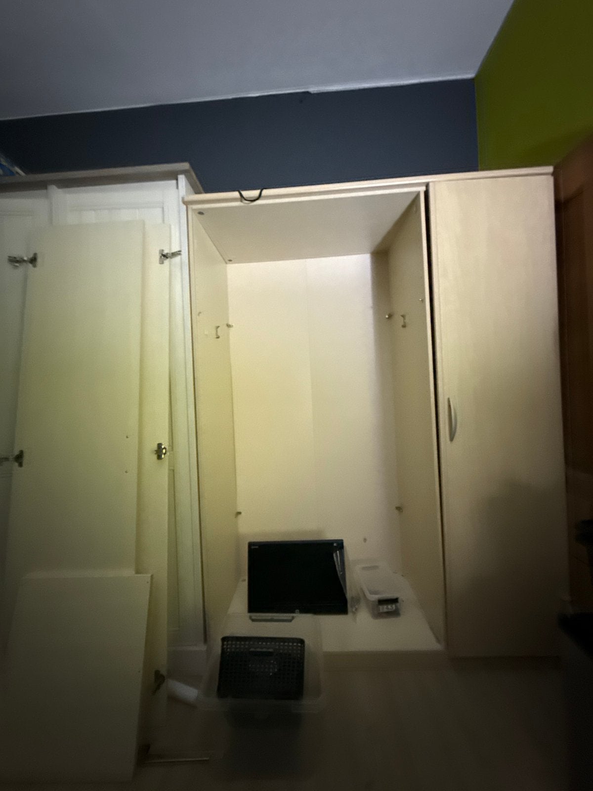 Kledingkast 3 deurs, Huis en Inrichting, Ophalen, Zo goed als nieuw