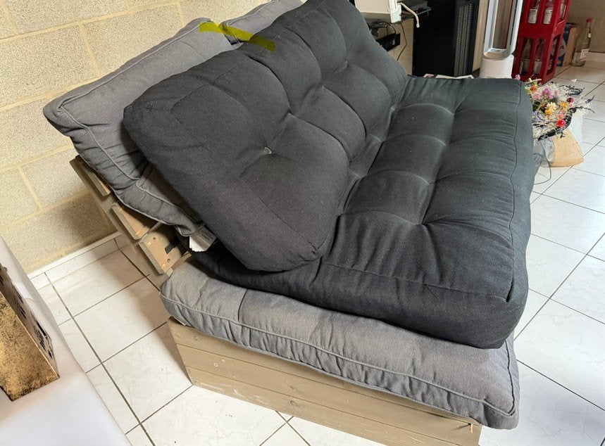 Trois bancs à palettes modulaires avec coussins assortis, 75 à 100 cm, Moins de 150 cm, Enlèvement, Utilisé