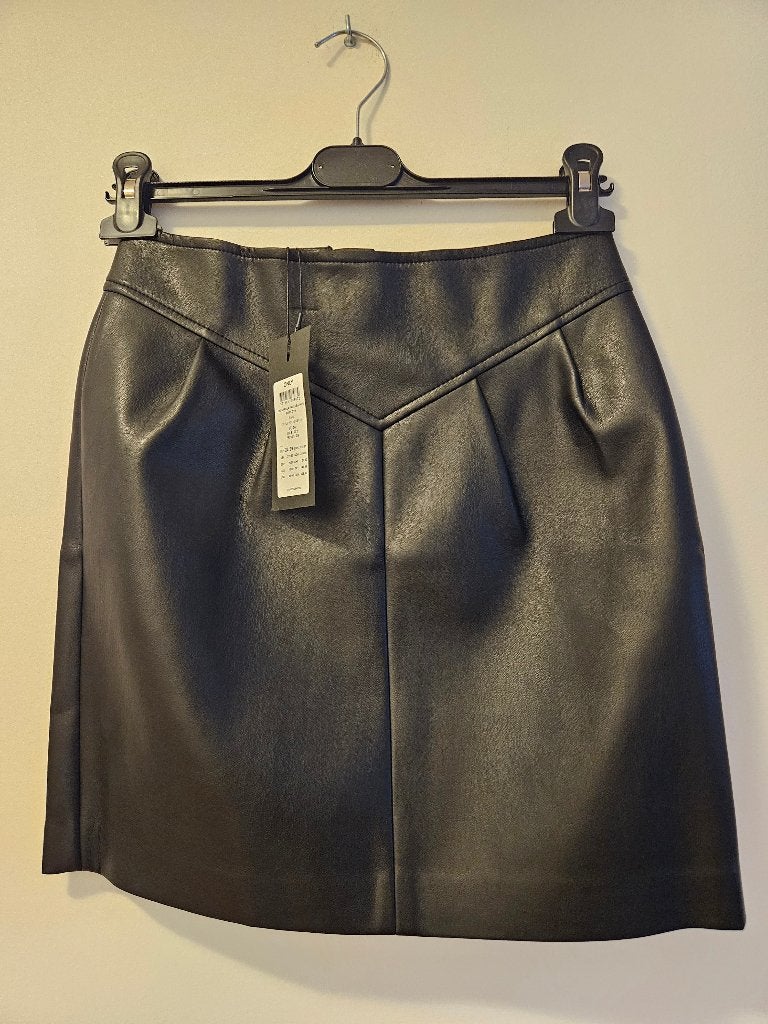 Mini-jupe en simili cuir noir marque "only", Vêtements | Femmes, Jupes, Neuf, Only, Enlèvement ou Envoi, Au-dessus du genou