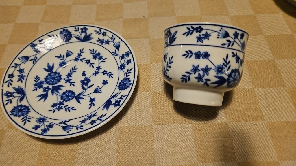 Tasse et soucoupe en porcelaine ancienne à imprimé floral, Enlèvement ou Envoi