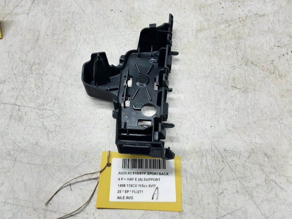 AILE AVANT DROITE Audi A3 Sportback (8YA) (8Y0807184), Auto-Union-Straße  1,
85057  Ingolstadt, DE, Garde-boue, Info@audi.de, Audi