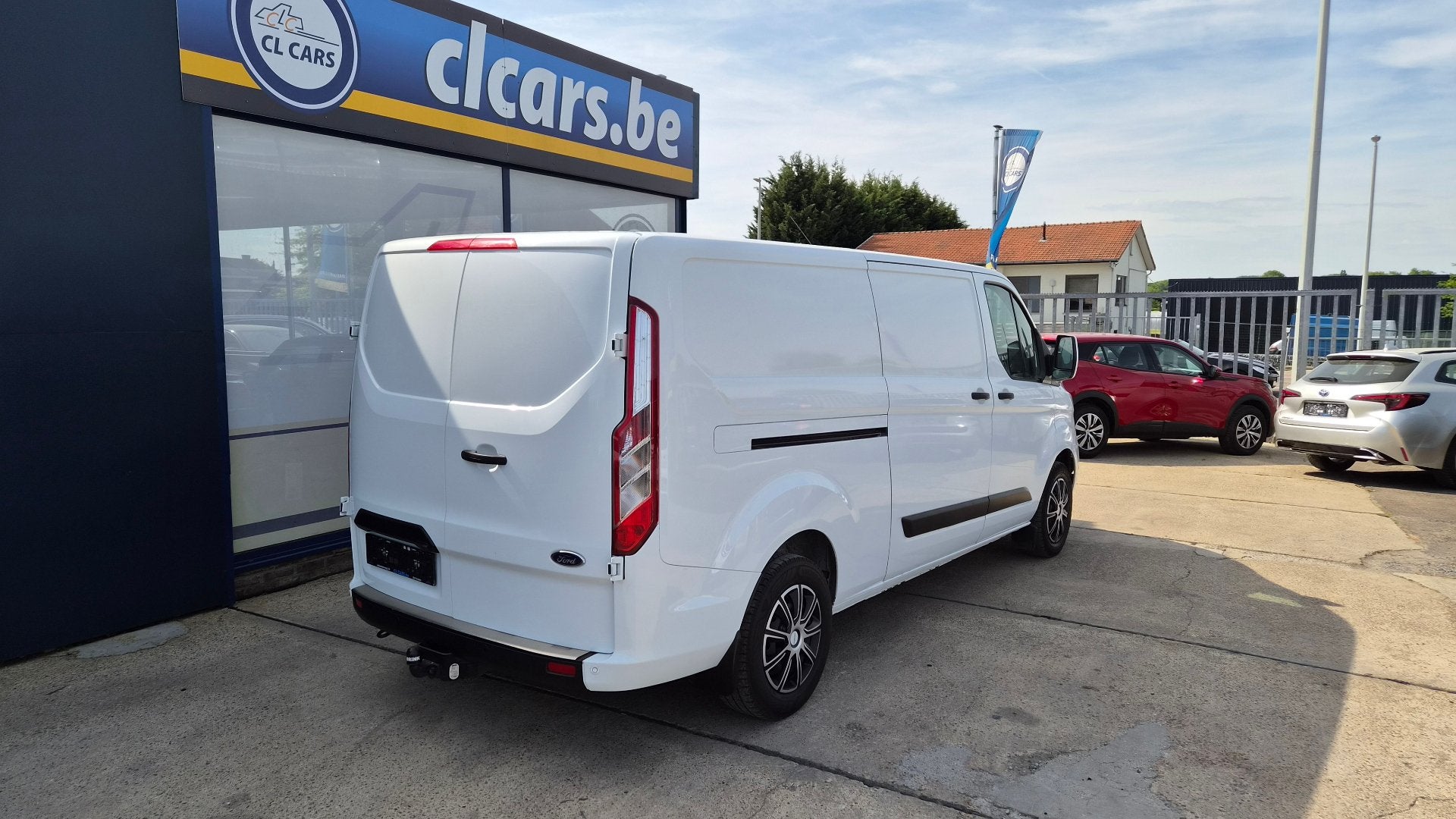 Ford Transit Custom 2.0D/Euro6/L2/Navi/Cam/Cc/Bt/Trekhaak/19, Auto's, Bestelwagens en Lichte vracht, Stof, Euro 6, https://public.car-pass.be/vhr/08c53691-e0a4-4f88-847f-6c2080de5e18
