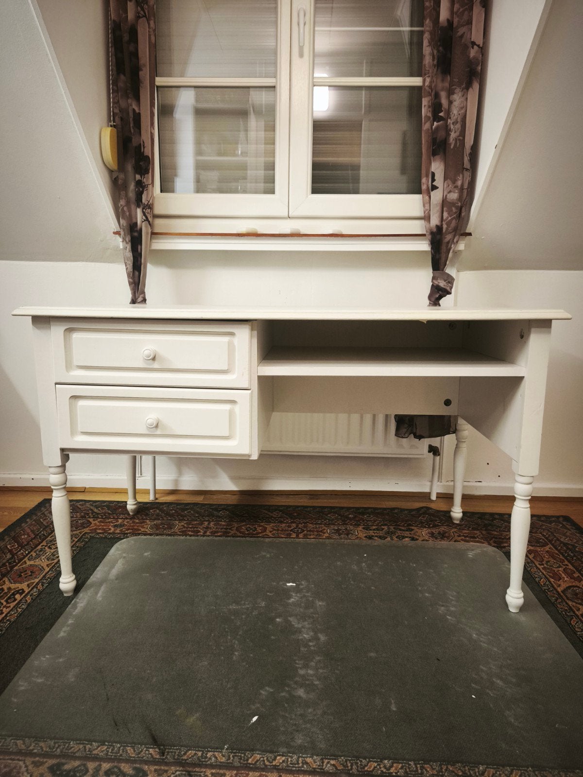 Bureau vintage blanc avec tiroirs et étagère, Maison & Meubles, Enlèvement, 75 cm ou plus, 100 à 150 cm
