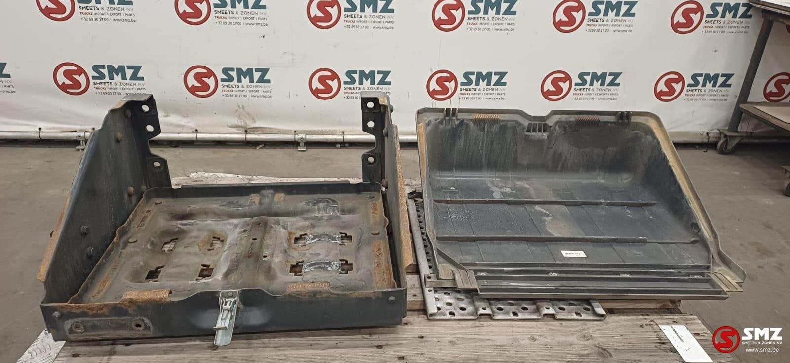 Occ boîtier de batterie Actros MP4, Utilisé, Mercedes-Benz, Suspension et Châssis