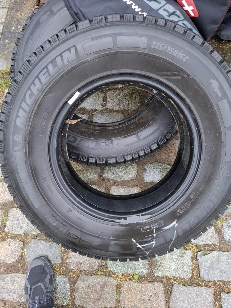 Michelin banden 225/75R16C, Ophalen