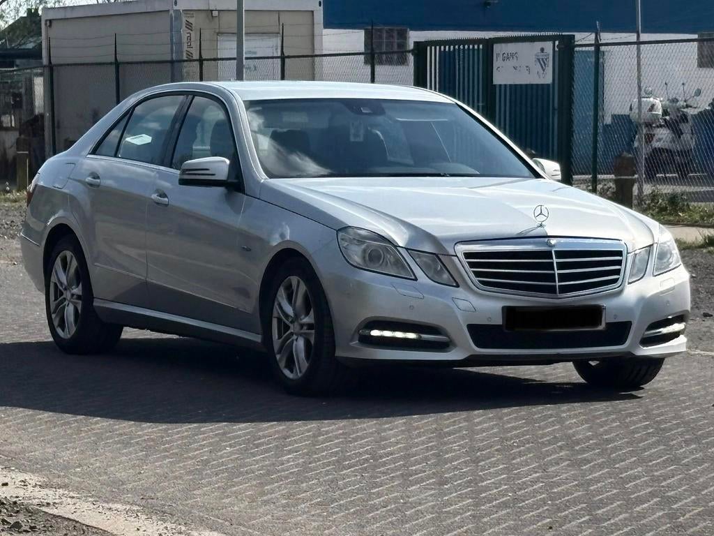 Mercedes E200 automaat, Auto's, Mercedes-Benz, Zwart, Particulier, Zilver of Grijs, Te koop