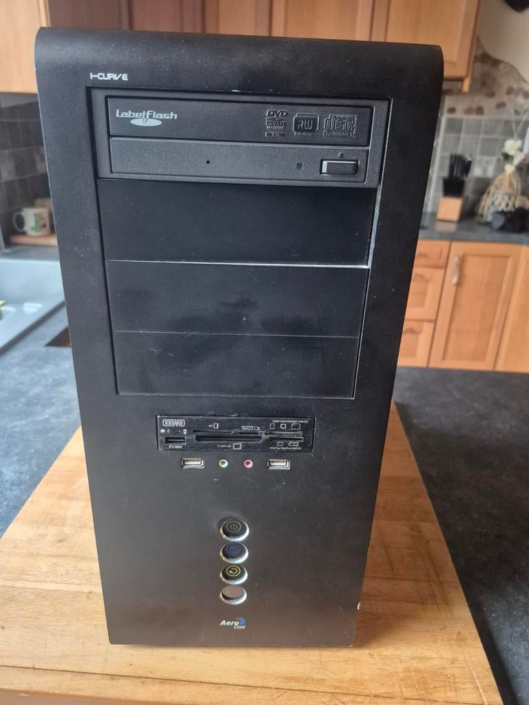 Ancien pc pour pièce ,  alimentation ,carte mère , ........., Enlèvement
