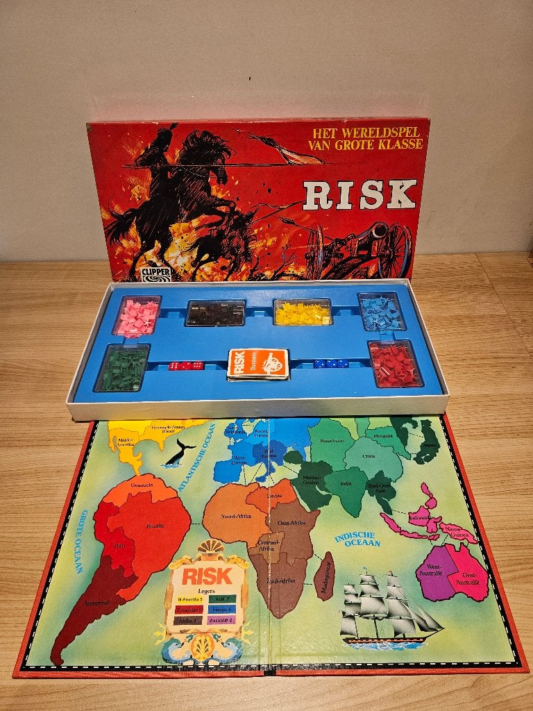 Vintage bordspellen (Spyweb, Stratego, Risk), Ophalen, Zo goed als nieuw