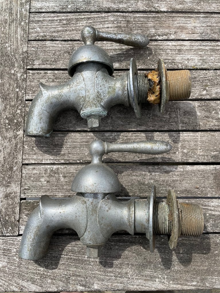 2 oude koperen kranen, Ophalen, Koper