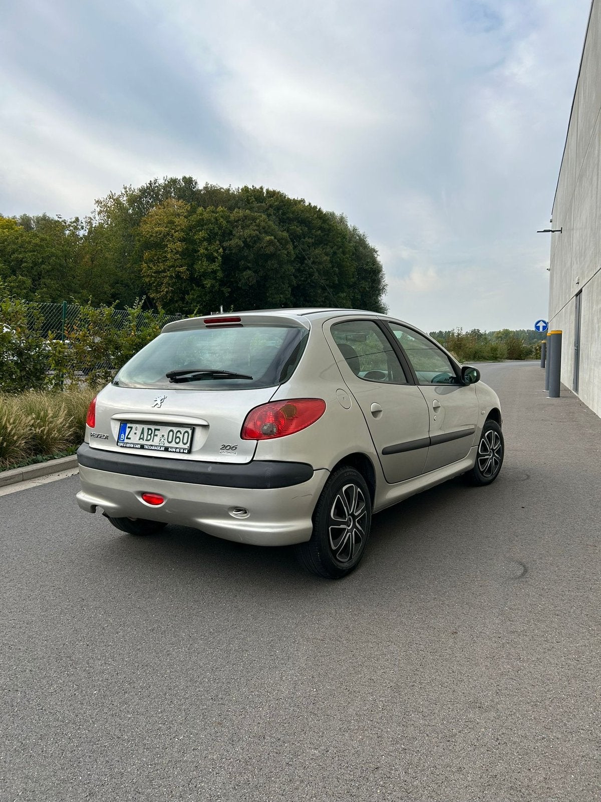 Peugeot 206 1.1 44kw benz euro4 bj2004km132510 1j garantie, Autos, Peugeot, Achat, Entreprise, Boîte manuelle, 5 portes