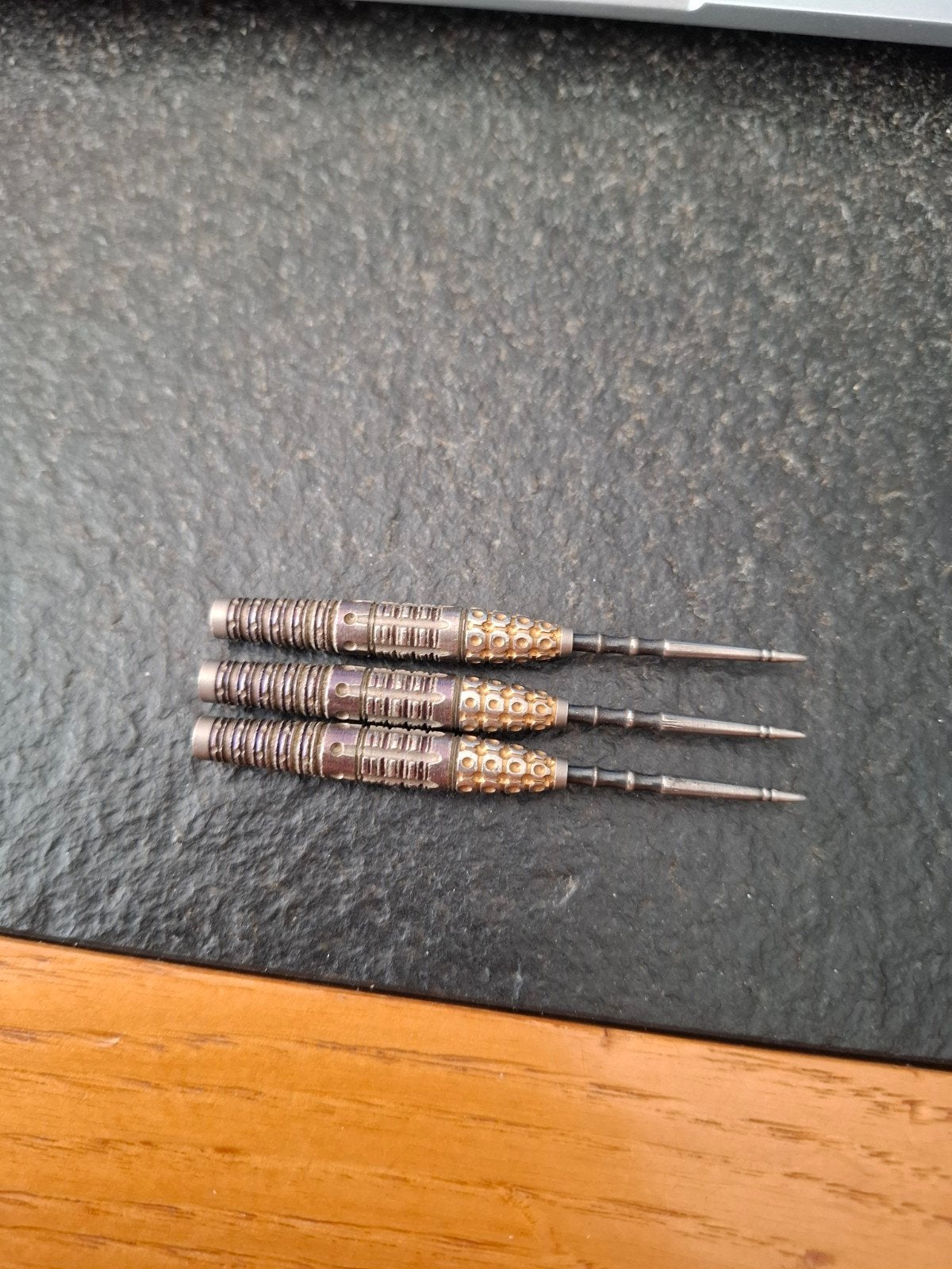 dartspijlen roman empire caeser, Sport en Fitness, Darts, Ophalen, Zo goed als nieuw, Pijlen