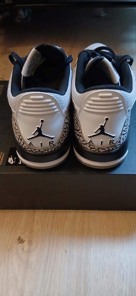 Nike air Jordan legacy 42,5 état impeccable, Enlèvement