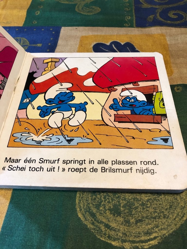 De Smurfen in de regen - Dupuis Peuterboeken *Vintage*, Ophalen of Verzenden, Gelezen, 3 tot 4 jaar