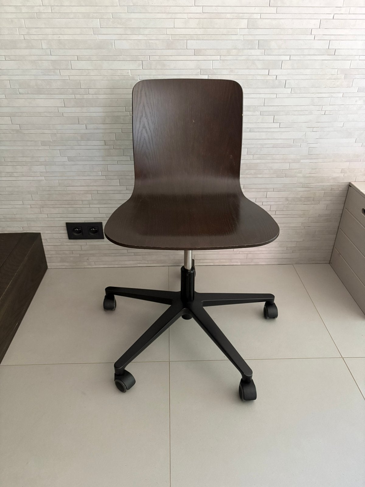 Bureaustoel VITRA HAL Ply, Huis en Inrichting, Ophalen, Gebruikt, Bruin, Bureaustoel