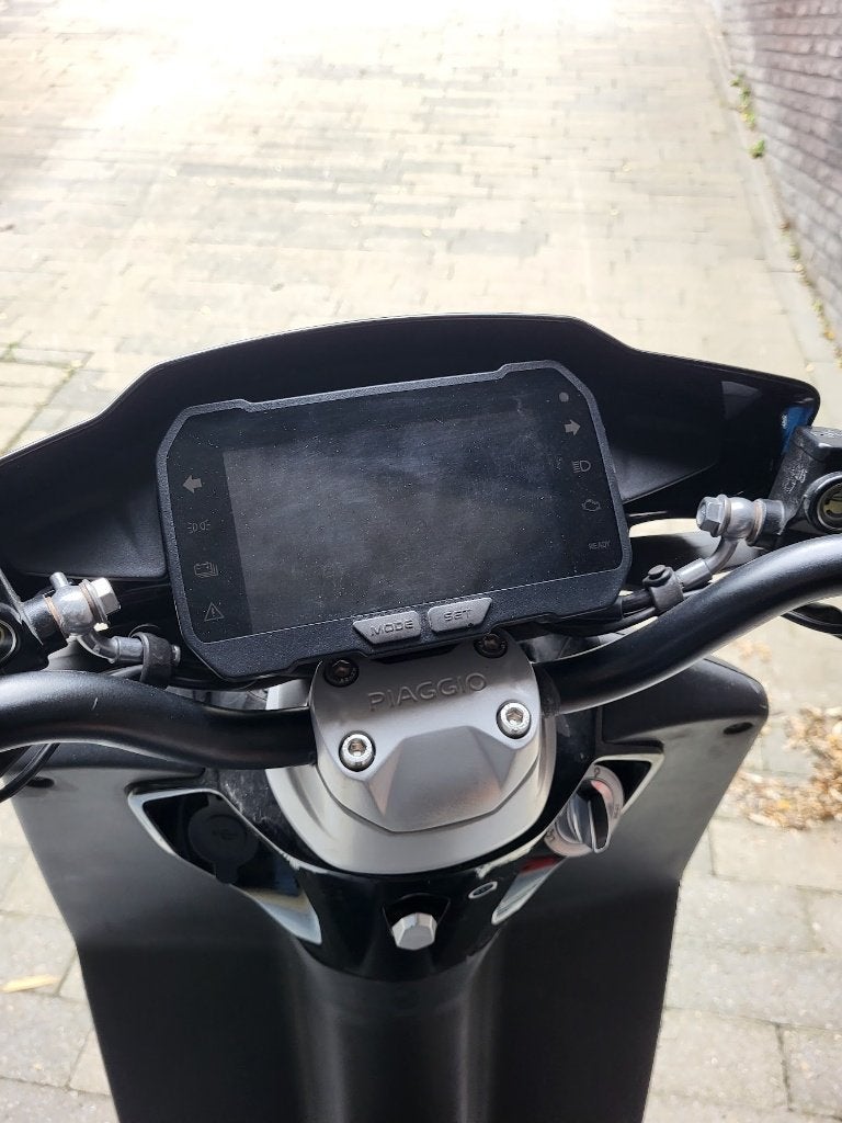 Piaggio one e-scooter, Fietsen en Brommers, Scooters | Piaggio, Ophalen, Gebruikt, Overige modellen, Elektrisch