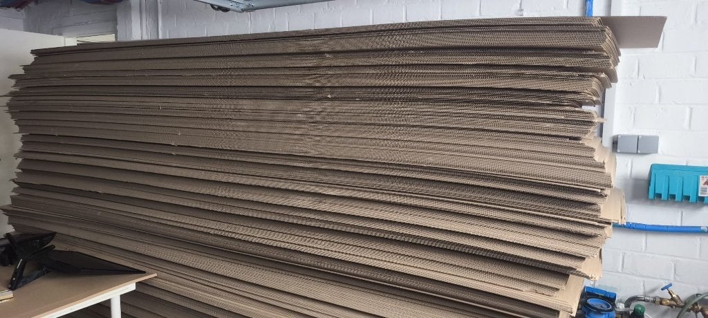 750 Stevige Kartonnen Platen 300x70 cm, Doe-het-zelf en Bouw, Ophalen, Gebruikt, Overige materialen