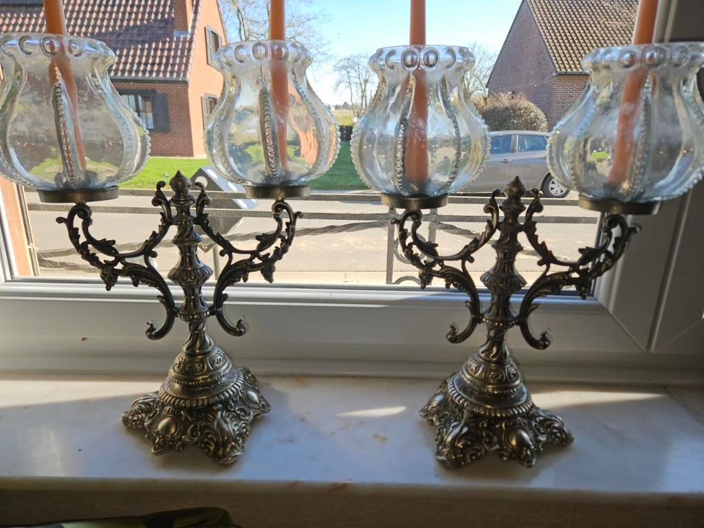 Chandeliers, Enlèvement