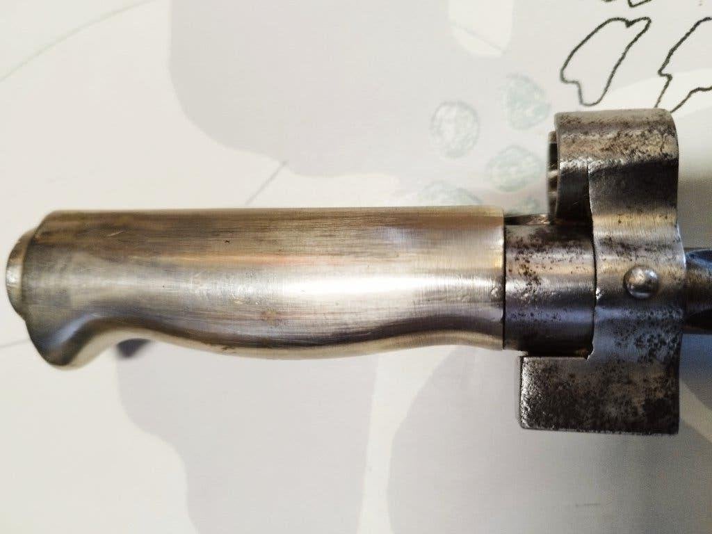 Lebel 1886/15 Franse bajonet met schede - 65€ (2), Verzamelen, Verzenden, Landmacht