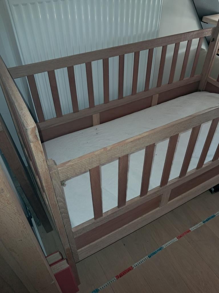Vintage houten kinderbedje 139 x 68 cm, Kinderen en Baby's, Ophalen, Matras
