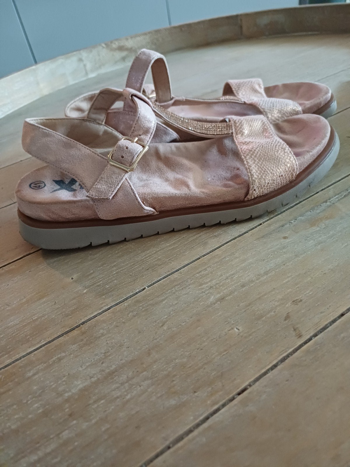 Zeer comfortabele sandalen, Ophalen
