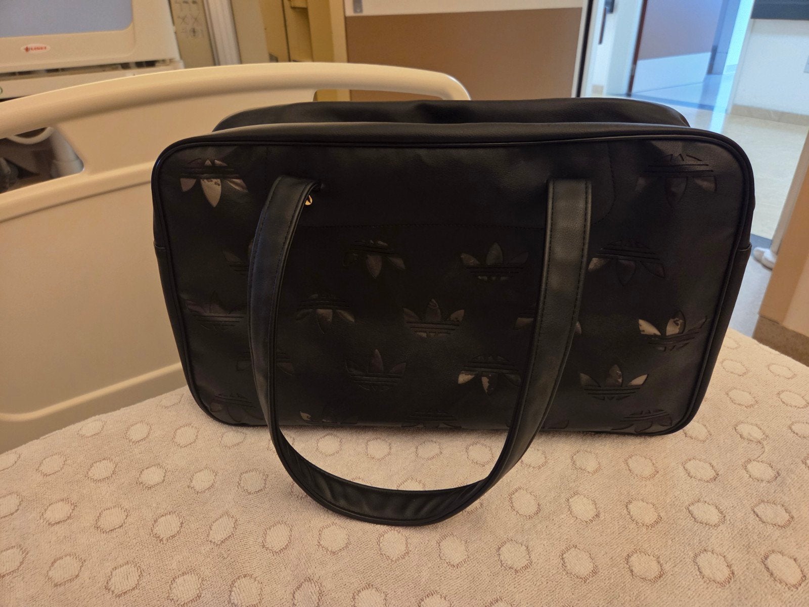 nieuwe handtas adidas, Handtassen en Accessoires, 40 tot 60 cm, Zwart, Nieuw, Minder dan 35 cm