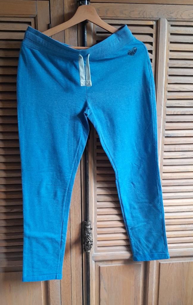 Prachtige joggingbroek medium., Maat 38/40 (M), Blauw, Ophalen of Verzenden, Zo goed als nieuw