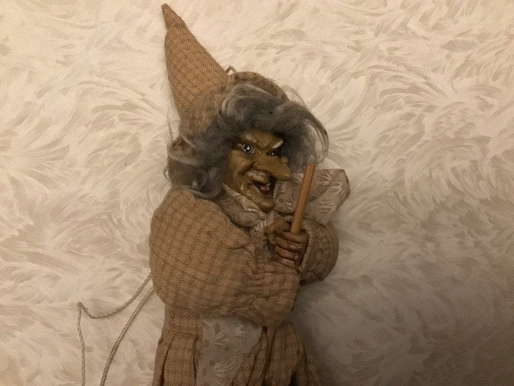 Sorcière goule d'Halloween sur manche à balai, Enlèvement ou Envoi, Utilisé