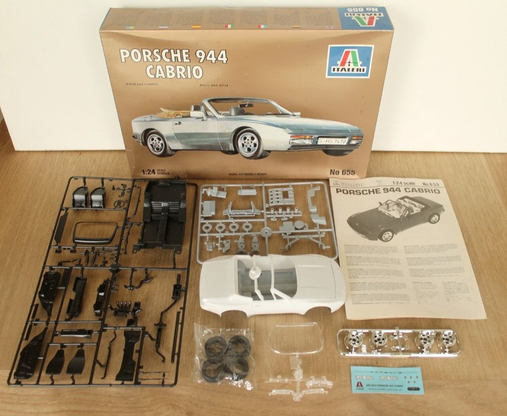 Italeri Porsche 944 cabriolet. vintage & complèt, année 1987, Hobby & Loisirs créatifs, Modélisme | Voitures & Véhicules, Neuf
